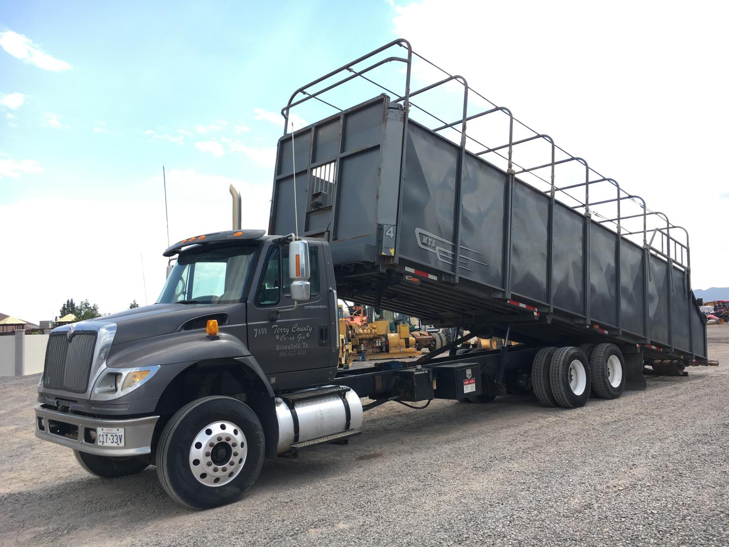 ./imagenes/INVOICE/2019/16983/CAMION INTERNATIONAL 7600 CON TRANSPORTADOR DE ALGODON  (71).JPG